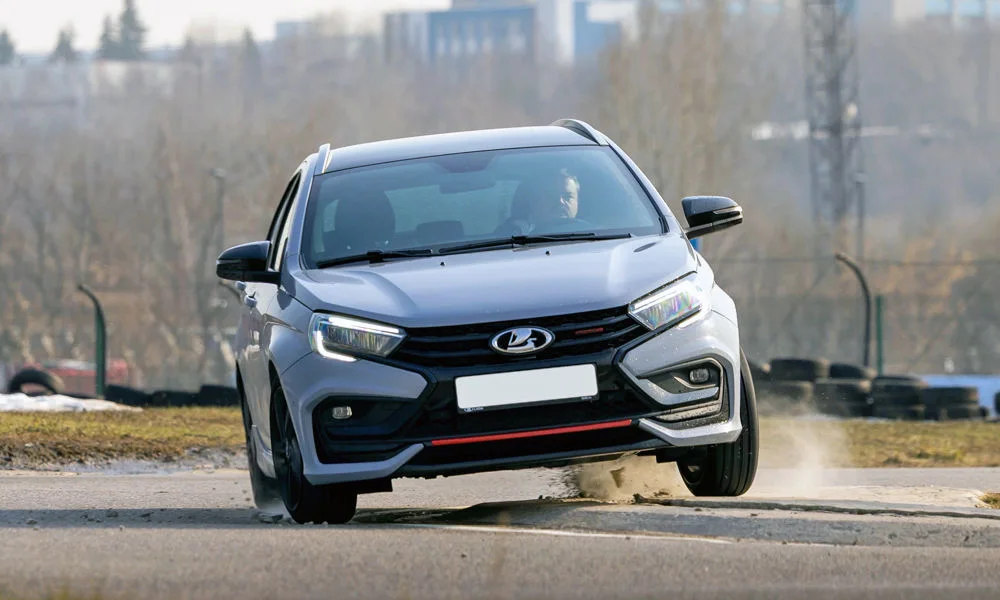 LADA Vesta SW Sport (2026) — вид спереди, фото 2
