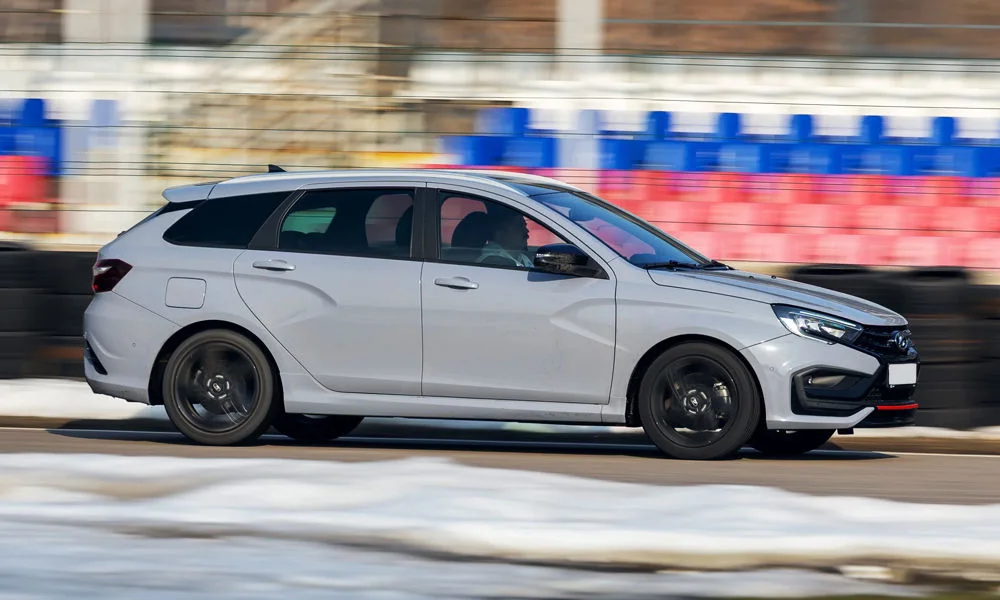 LADA Vesta SW Sport (2026) — вид сбоку, фото 2