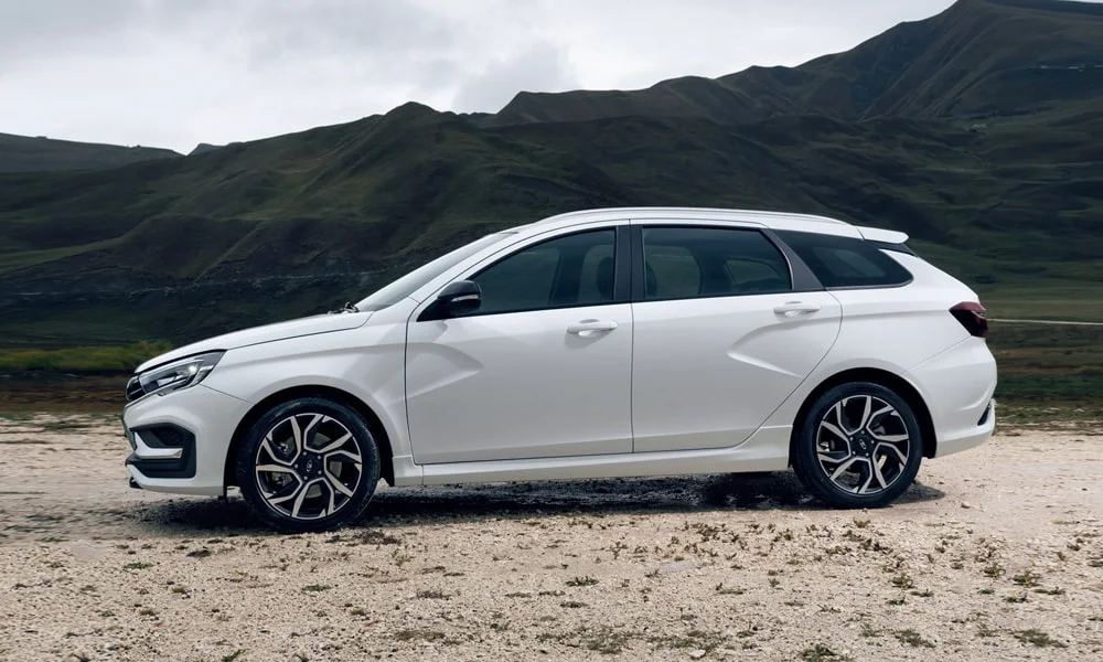 LADA Vesta SW Sportline — вид сбоку