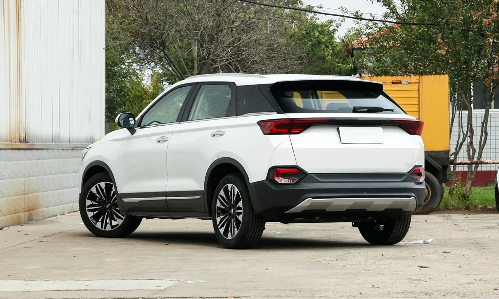 LADA X-Cross 5 (2024) — вид сзади, фото 3