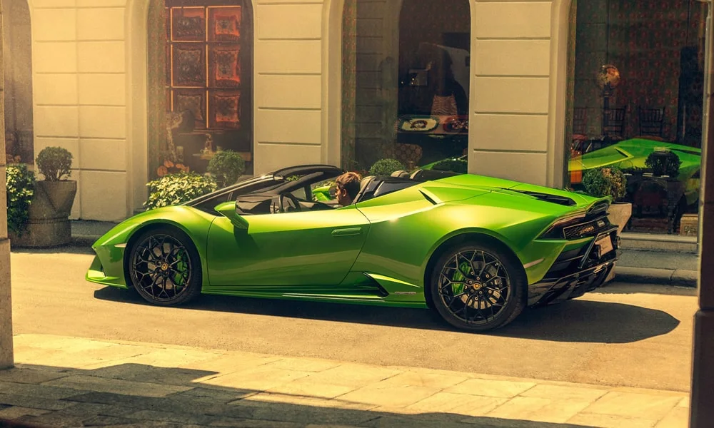 Lamborghini Huracan Spyder — вид сзади, фото 3