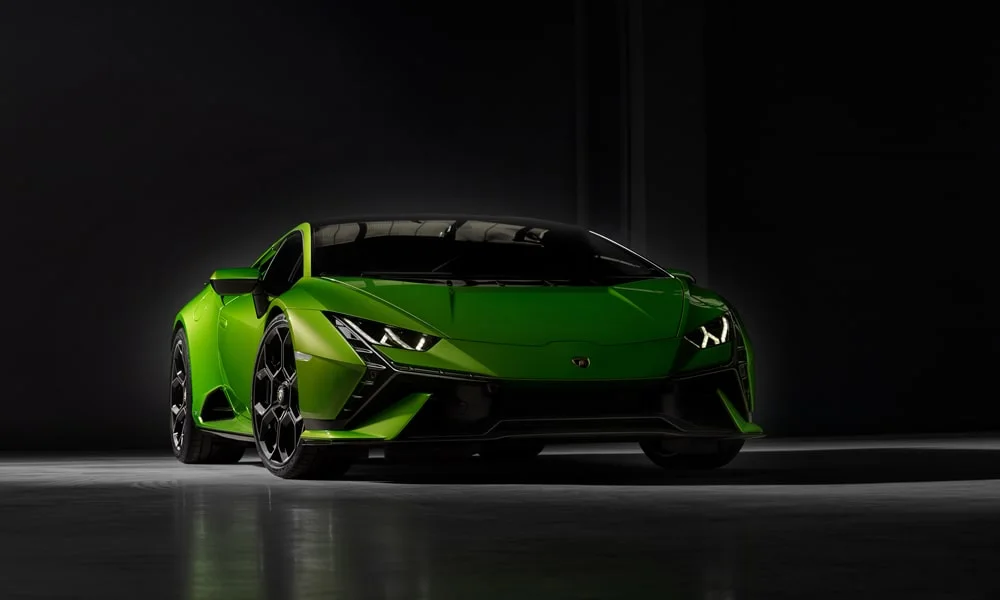 Фото Lamborghini Huracan — вид спереди, фото 10. Оптика, решётка и бампер — первое впечатление о модели. Дневные ходовые огни включаются автоматически с запуском Lamborghini Huracan — вид спереди, фото 10