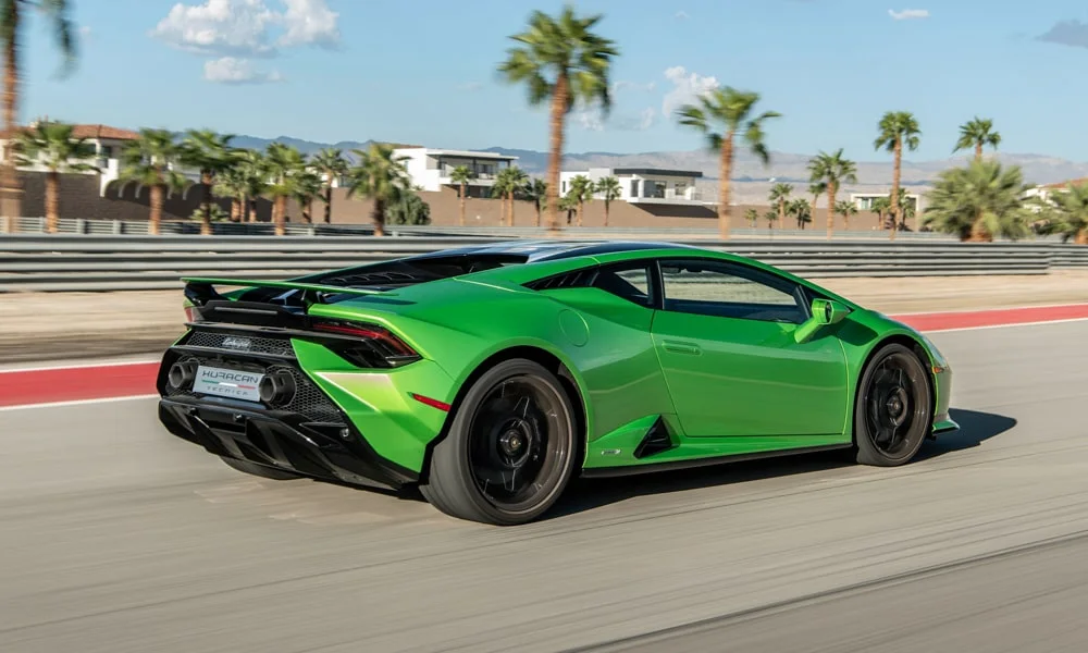 Lamborghini Huracan — вид сзади, фото 2