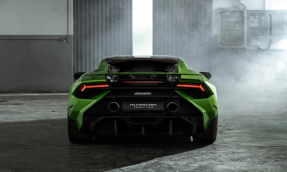 Фото Lamborghini Huracan — вид сзади, фото 3. Линия крыши, стойки и задняя дверь в зелёном исполнении Lamborghini Huracan — вид сзади, фото 3