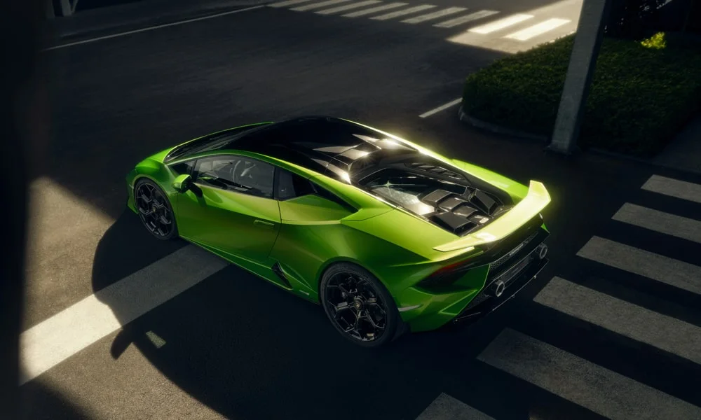 Фото Lamborghini Huracan — крыша, фото 2. Линия крыши и панорамное остекление с высоты. Рейлинги рассчитаны на поперечины для бокса или велокреплений Lamborghini Huracan — крыша, фото 2