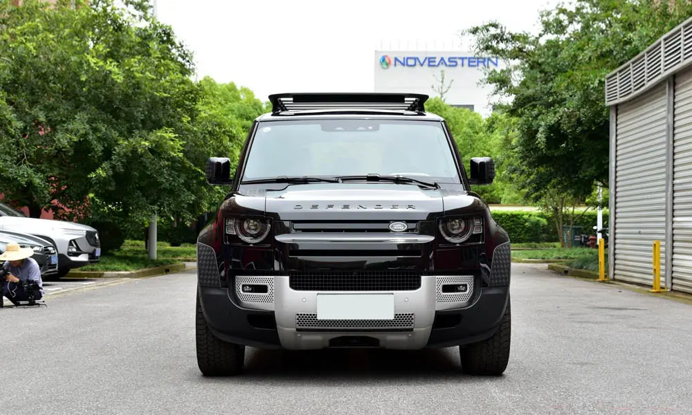 Land Rover Land Rover Defender — вид спереди
