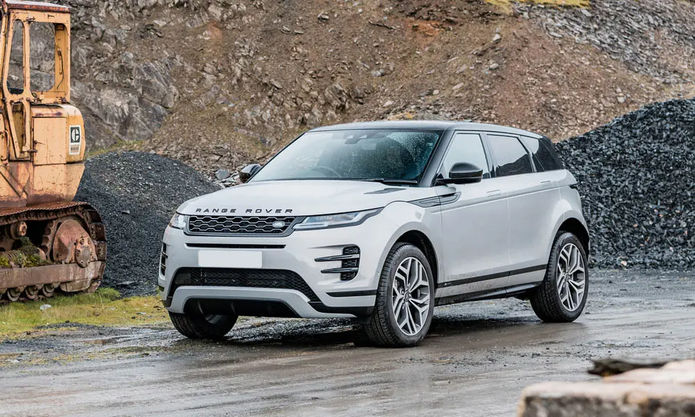 Фото Land Rover Land Rover Range Rover Evoque — вид спереди, фото 3. Анфас: пропорции капота, посадка кузова и графика ходовых огней. Дневные ходовые огни включаются автоматически с запуском Land Rover Land Rover Range Rover Evoque — вид спереди, фото 3