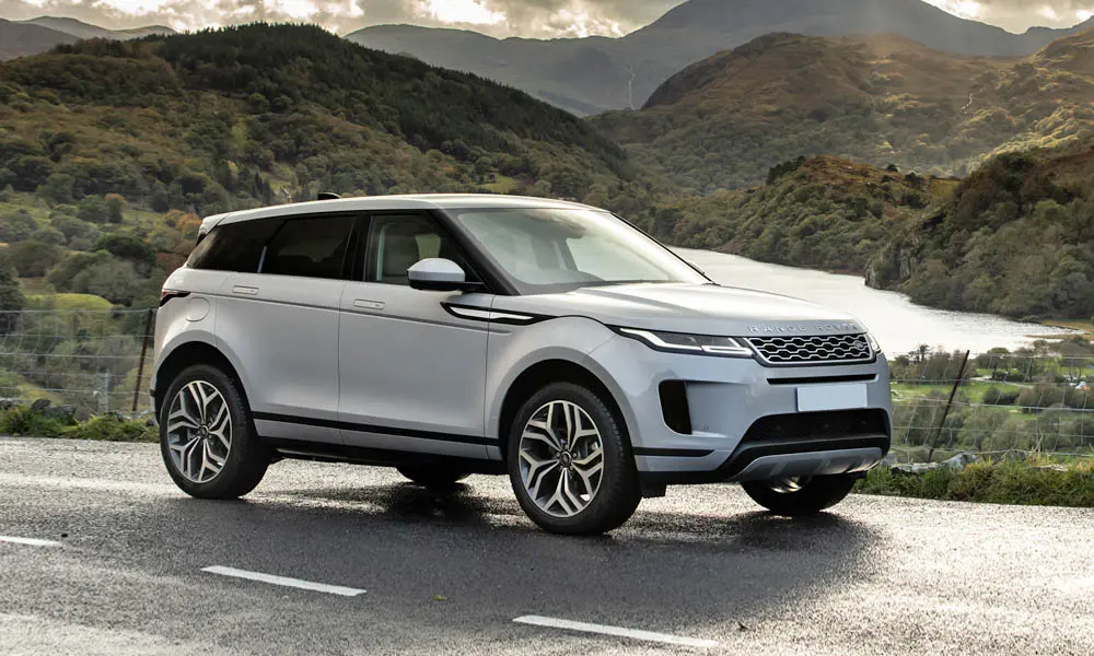 Фото Land Rover Land Rover Range Rover Evoque — вид спереди, фото 9. Анфас: пропорции капота, посадка кузова и графика ходовых огней. Дневные ходовые огни включаются автоматически с запуском Land Rover Land Rover Range Rover Evoque — вид спереди, фото 9