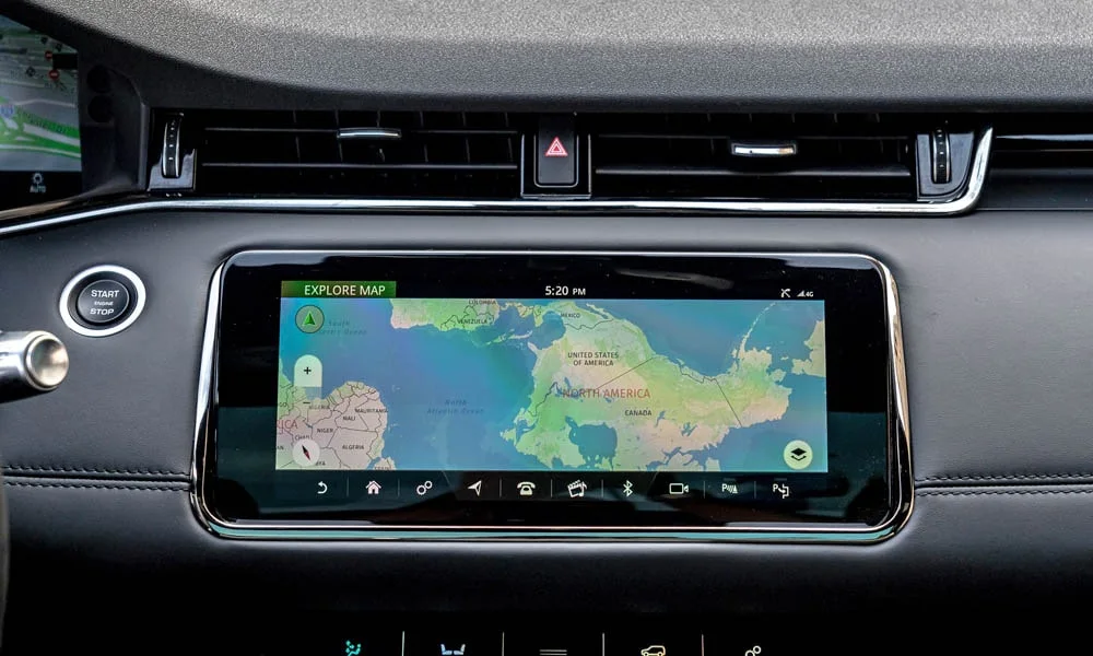 Фото Land Rover Land Rover Range Rover Evoque — экран мультимедиа, фото 2. Горизонтальный экран мультимедиа на передней панели Land Rover Land Rover Range Rover Evoque — экран мультимедиа, фото 2