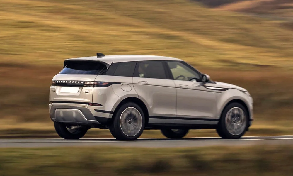 Фото Land Rover Land Rover Range Rover Evoque — вид сзади, фото 7. Графика фонарей, бампер и оформление пятой двери Land Rover Land Rover Range Rover Evoque — вид сзади, фото 7