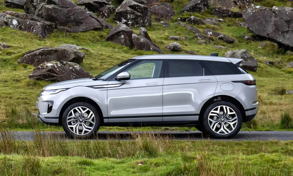 Фото Land Rover Land Rover Range Rover Evoque — вид сбоку, фото 3. Профиль в серебристом цвете: соотношение колёсной базы и свесов Land Rover Land Rover Range Rover Evoque — вид сбоку, фото 3