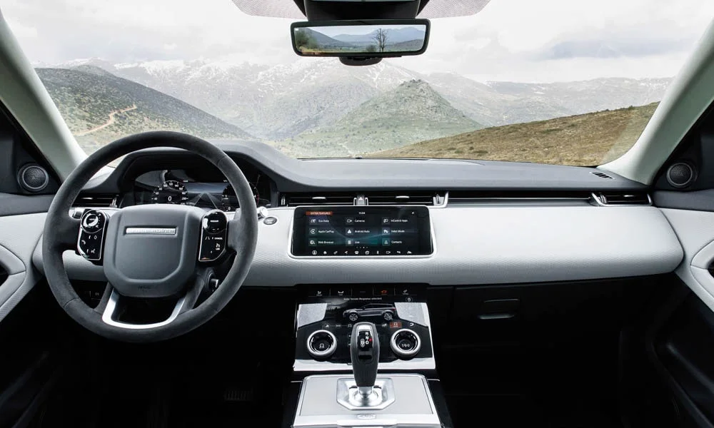 Фото Land Rover Land Rover Range Rover Evoque — руль, фото 2. Обшивка обода и компоновка спиц крупным планом Land Rover Land Rover Range Rover Evoque — руль, фото 2
