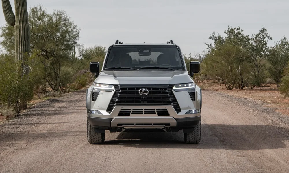 Lexus GX 550 (2024) — вид спереди, фото 3