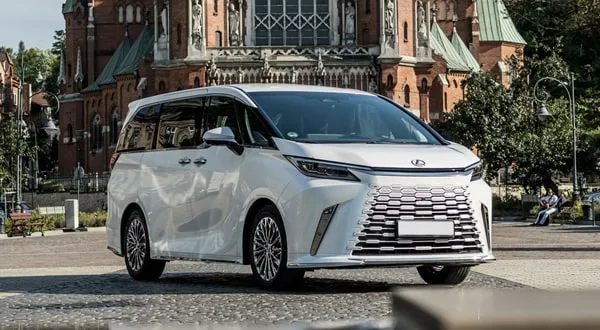 Lexus LM 350