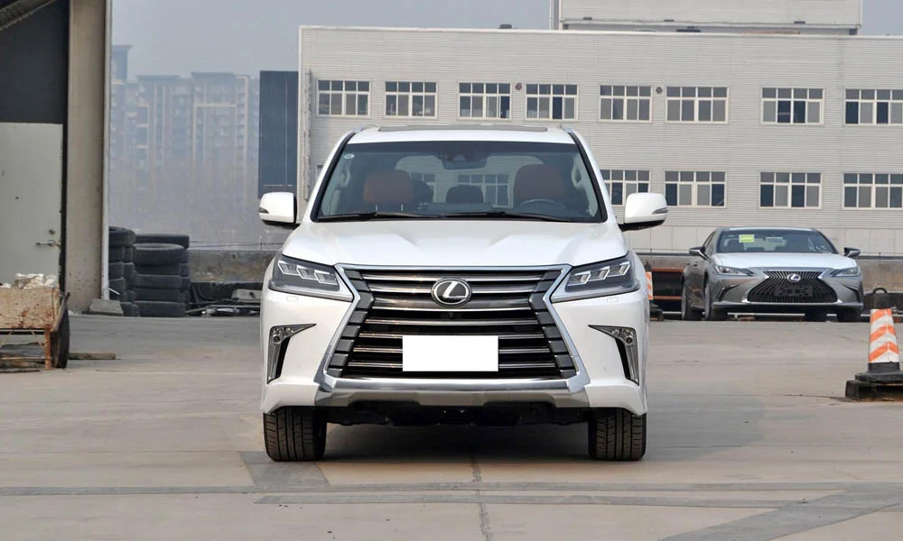 Lexus LX 450d — вид спереди, фото 2
