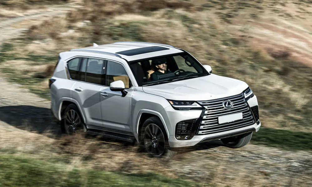 Lexus LX 500d (2022) — вид спереди, фото 3