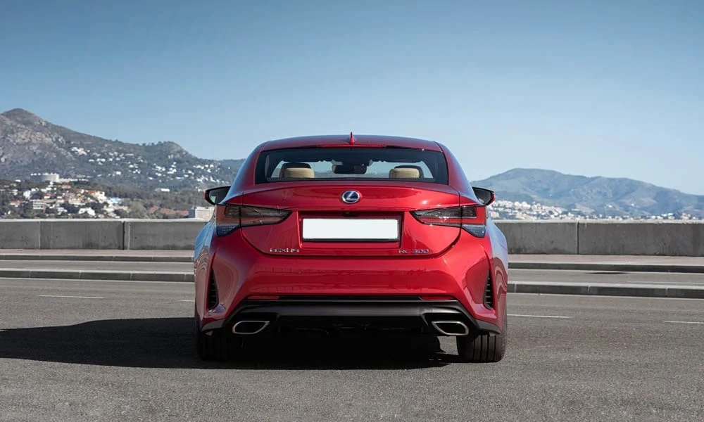 Lexus RC 300 (2024) — вид сзади, фото 2