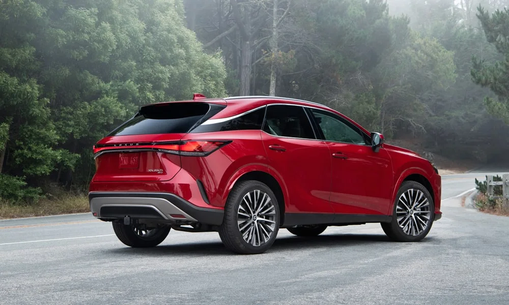 Lexus RX 450h (2024) — вид сзади, фото 3