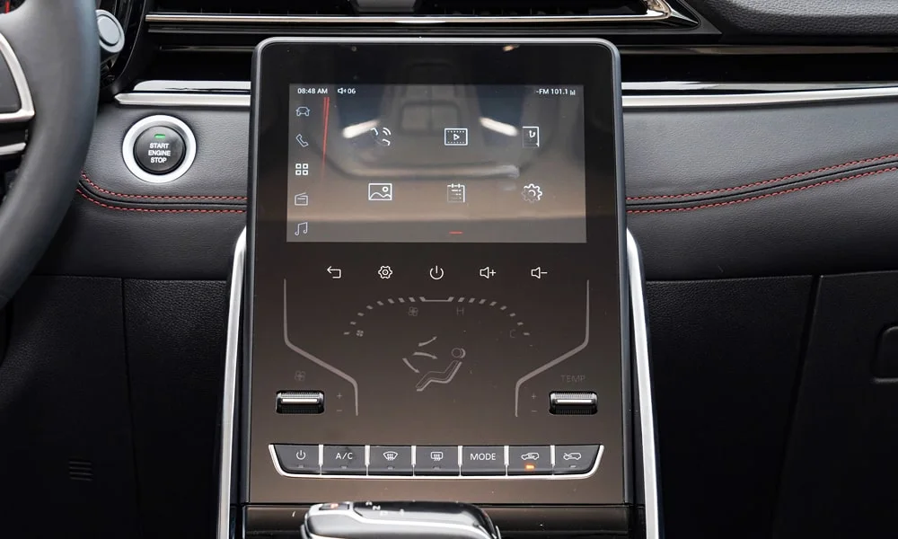 Фото Maxus D60 (2024) — экран мультимедиа. Вертикальный экран мультимедиа — карты и списки помещаются целиком Maxus D60 (2024) — экран мультимедиа