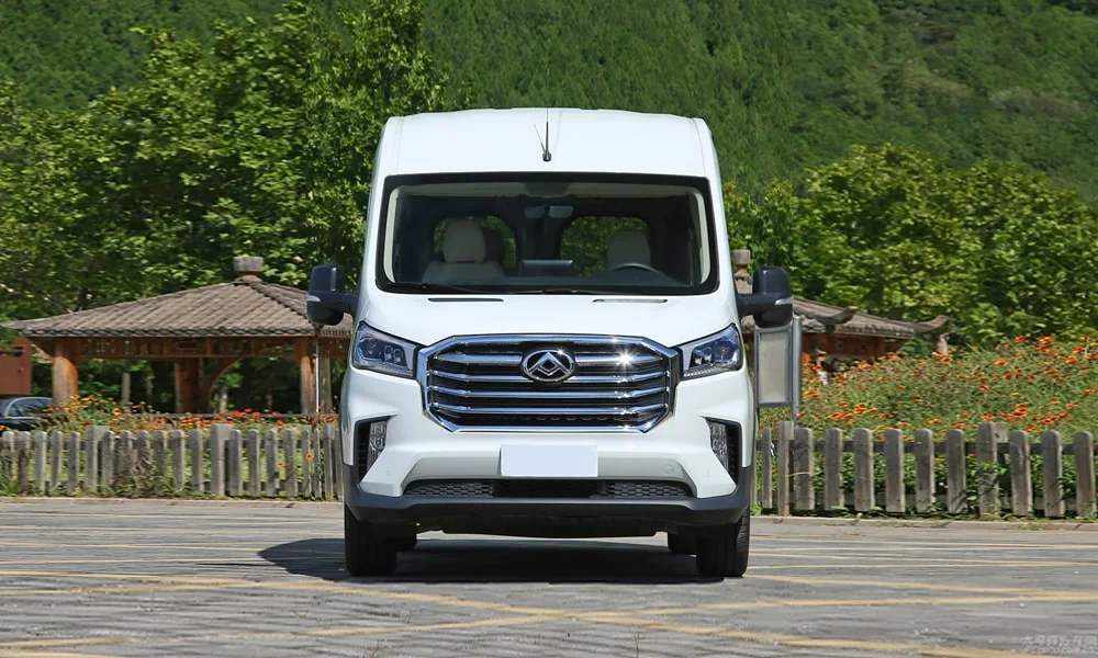 Maxus V90 (2024) — вид спереди, фото 2