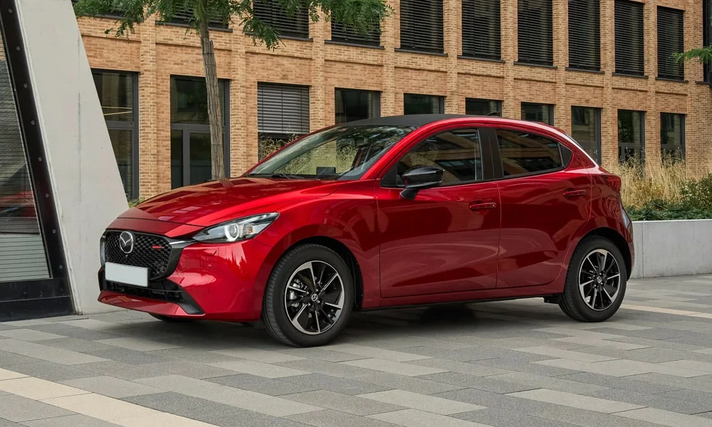Mazda 2 (2024) — вид спереди, фото 3