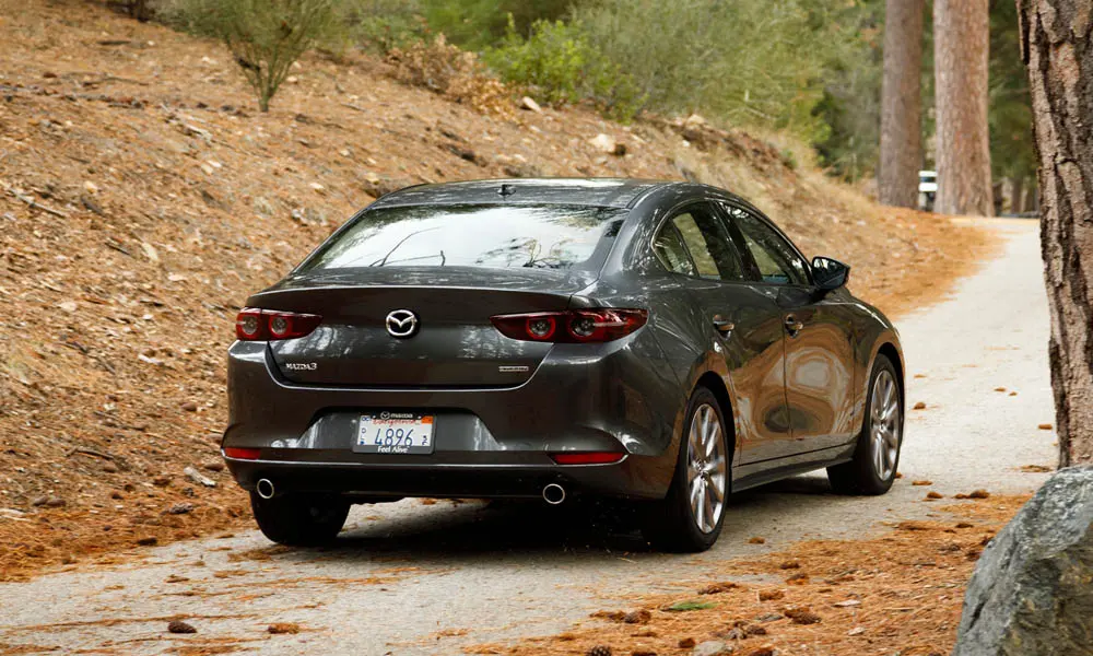 Фото Mazda 3 — вид сзади, фото 12. Линия крыши, стойки и задняя дверь в сером исполнении Mazda 3 — вид сзади, фото 12