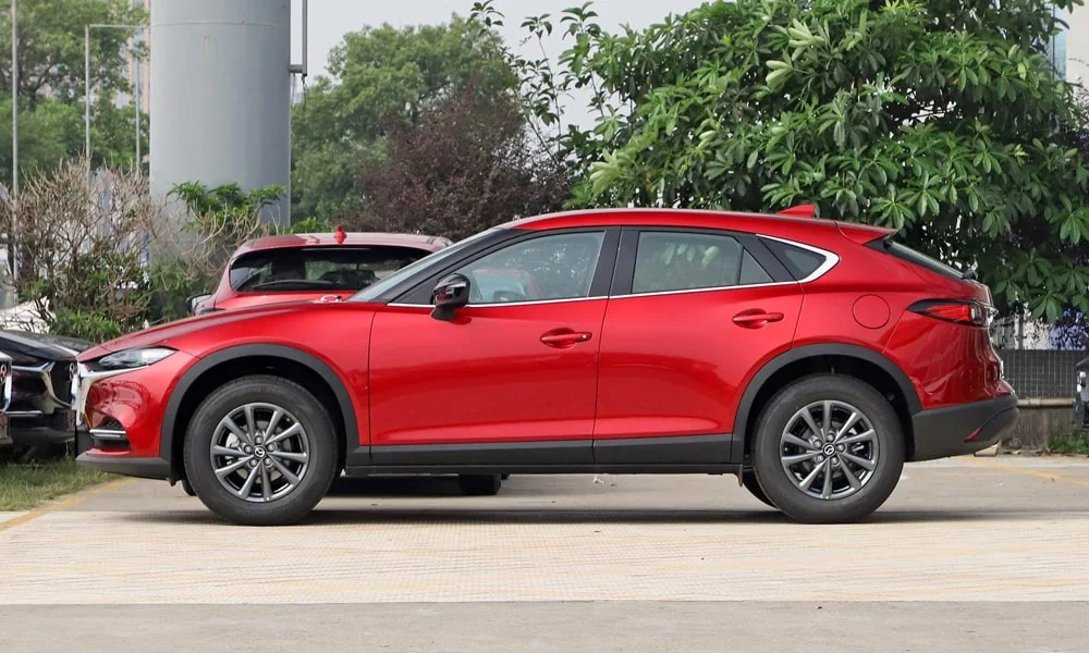 Mazda CX-4 (2024) — вид сбоку