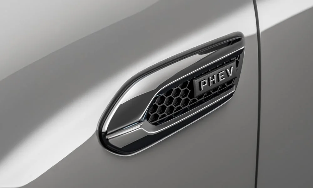 Фото Mazda CX-60 (2024) — дверная ручка. Зона ручки крупным планом: подгонка панелей и кромок Mazda CX-60 (2024) — дверная ручка