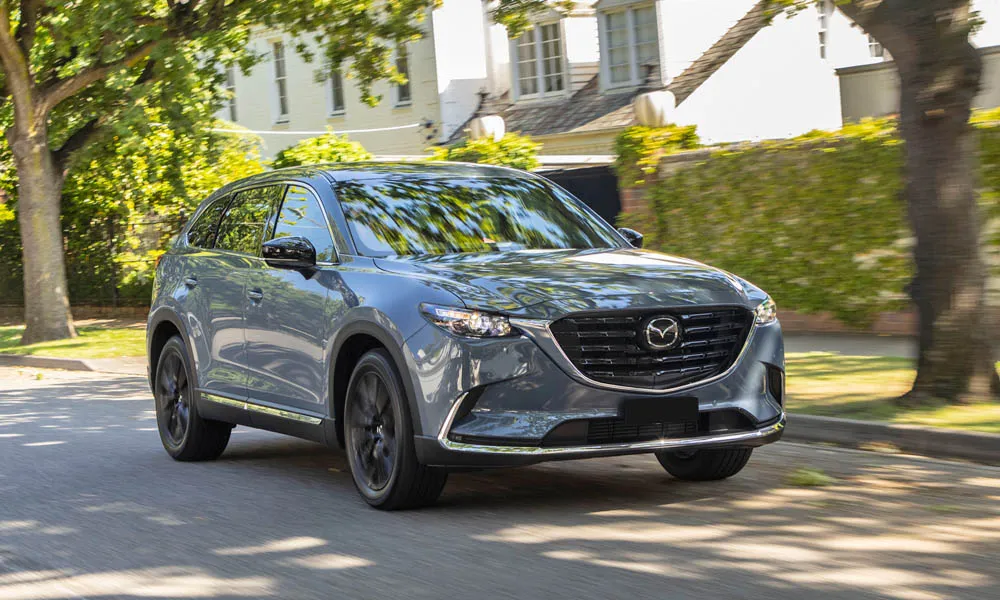 Фото Mazda CX-9 — вид спереди, фото 10. Анфас: пропорции капота, посадка кузова и графика ходовых огней Mazda CX-9 — вид спереди, фото 10