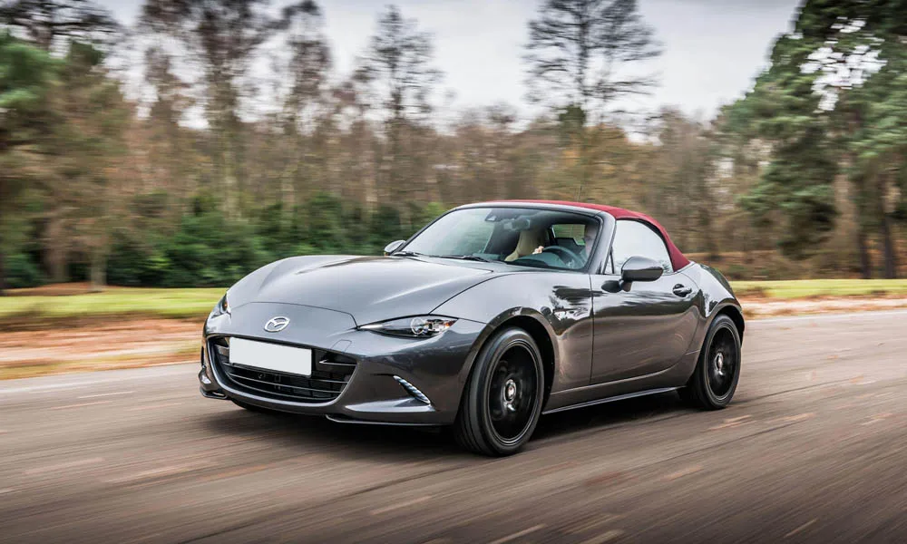 Фото Mazda MX-5 — вид спереди, фото 3. Оптика, решётка и бампер — первое впечатление о модели Mazda MX-5 — вид спереди, фото 3