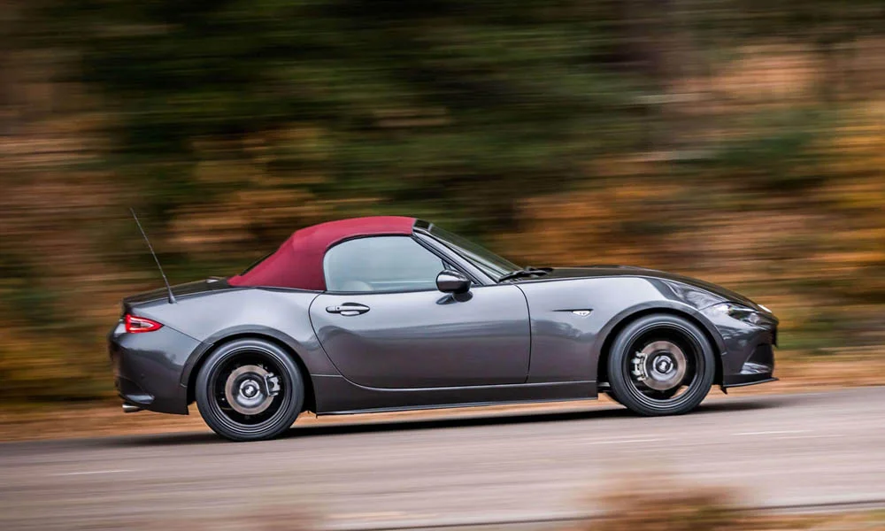 Mazda MX-5 — вид сбоку, фото 2
