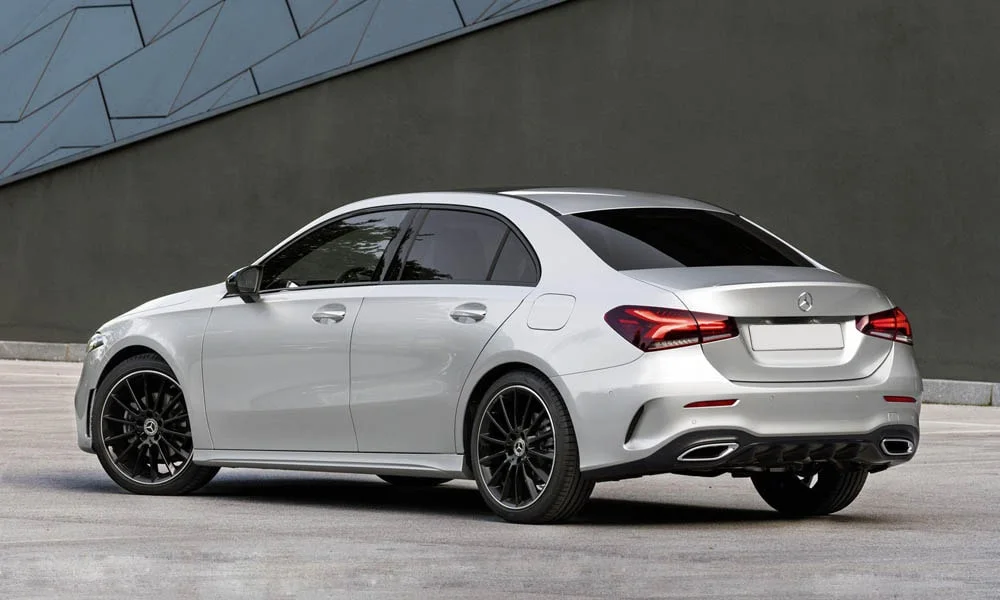 Фото Mercedes-Benz A-Class — вид сзади, фото 5. Линия крыши, стойки и задняя дверь в серебристом исполнении Mercedes-Benz A-Class — вид сзади, фото 5