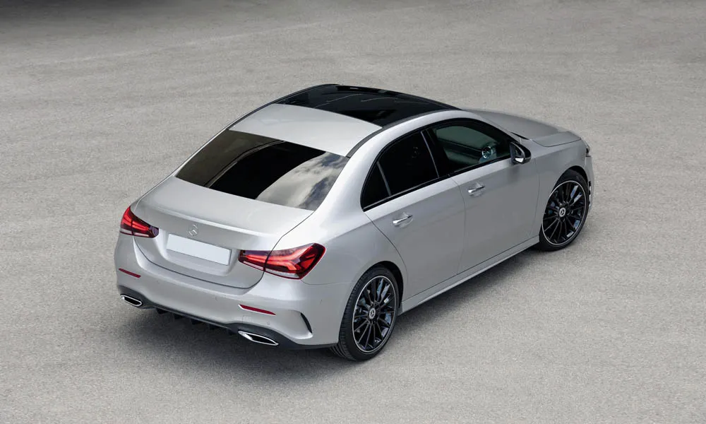 Фото Mercedes-Benz A-Class — крыша, фото 2. Крыша сверху: остекление, рейлинги и антенна-плавник. Рейлинги рассчитаны на поперечины для бокса или велокреплений Mercedes-Benz A-Class — крыша, фото 2