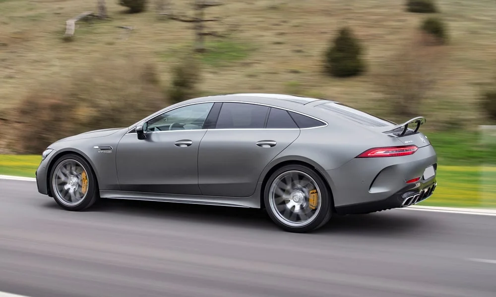 Фото Mercedes-Benz AMG GT — вид сзади, фото 16. Графика фонарей, бампер и оформление пятой двери. Насадки выхлопа или их имитация внизу бампера различают версии Mercedes-Benz AMG GT — вид сзади, фото 16