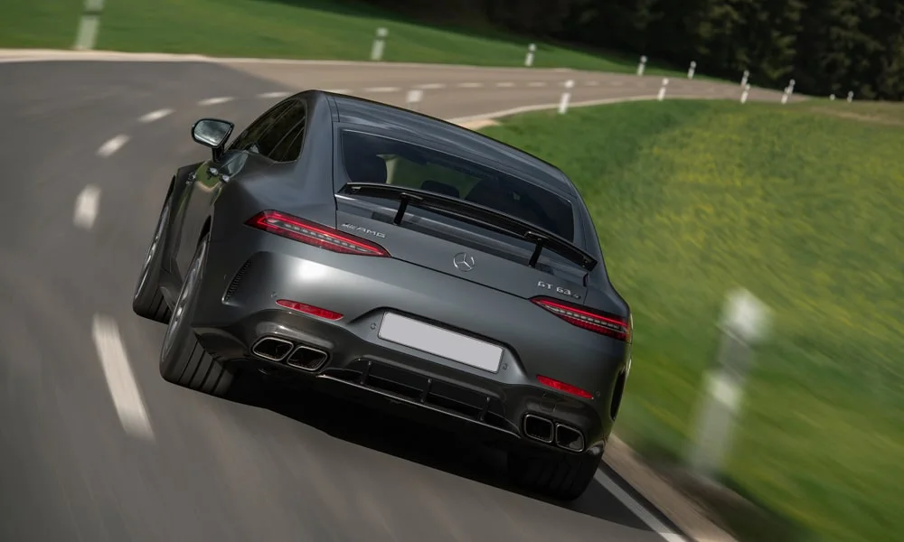 Фото Mercedes-Benz AMG GT — вид сзади, фото 17. Корма в сером цвете: графика фонарей и пластика пятой двери Mercedes-Benz AMG GT — вид сзади, фото 17