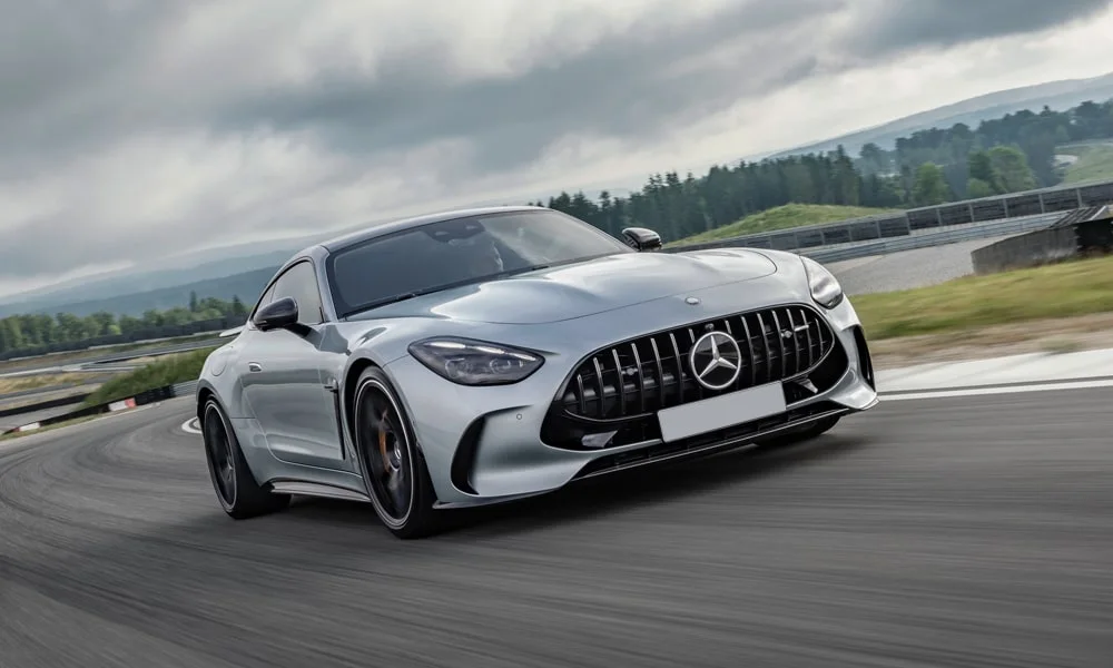 Фото Mercedes-Benz AMG GT (2024) — вид спереди, фото 4. Оптика, решётка и бампер — первое впечатление о модели Mercedes-Benz AMG GT (2024) — вид спереди, фото 4