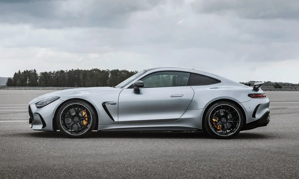 Mercedes-Benz AMG GT (2024) — вид сбоку