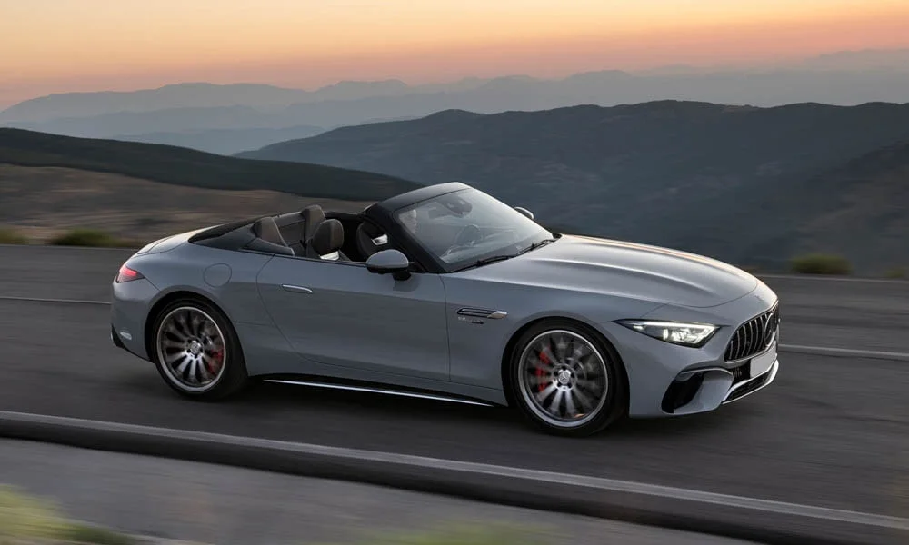 Фото Mercedes-Benz AMG SL (2024) — вид спереди, фото 9. Оптика, решётка и бампер — первое впечатление о модели. Дневные ходовые огни включаются автоматически с запуском Mercedes-Benz AMG SL (2024) — вид спереди, фото 9