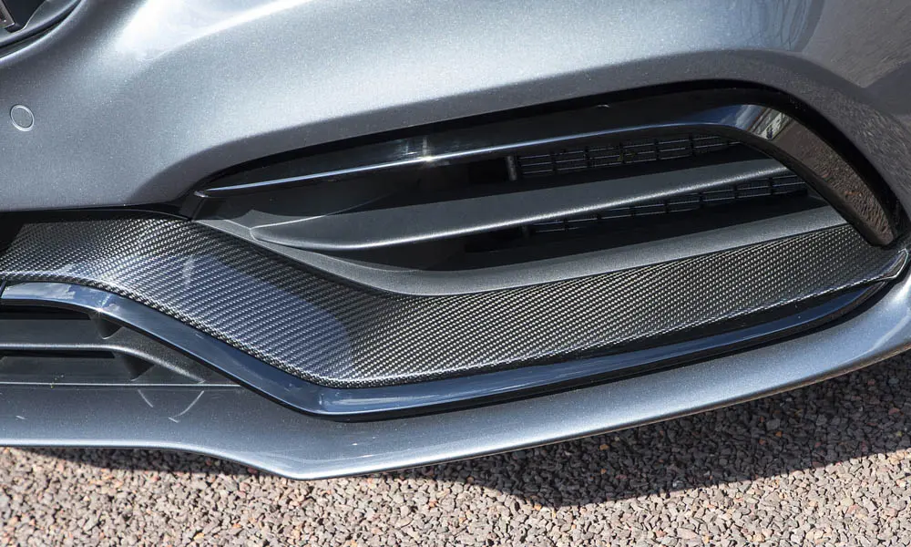 Фото Mercedes-Benz C-Class — решётка радиатора. Рисунок решётки: сетка, ламели или глухая панель у электроверсий Mercedes-Benz C-Class — решётка радиатора
