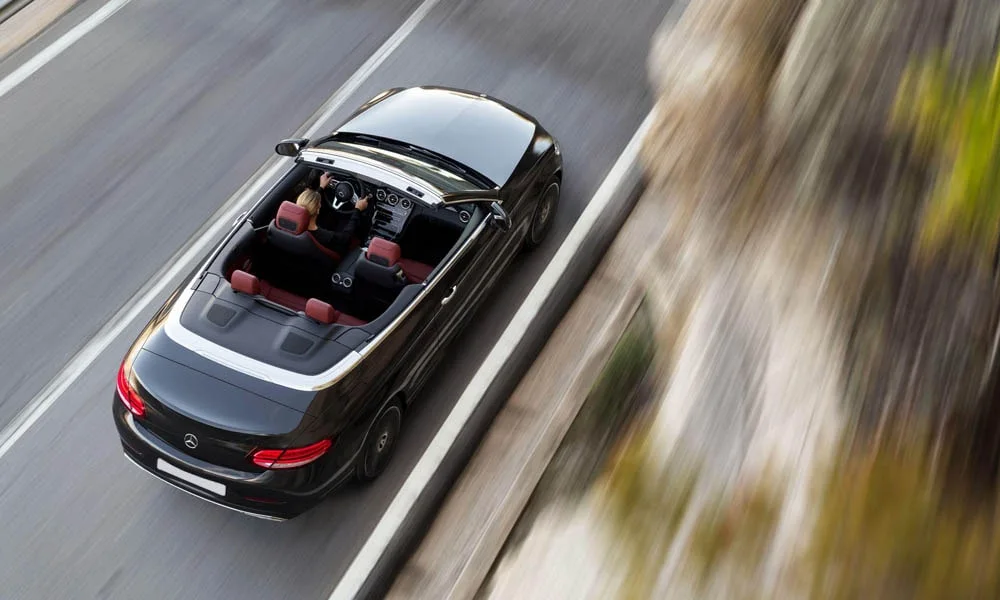 Фото Mercedes-Benz C-Class — крыша, фото 2. Линия крыши и панорамное остекление с высоты Mercedes-Benz C-Class — крыша, фото 2
