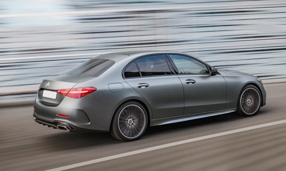 Фото Mercedes-Benz C-Class — вид сзади, фото 4. Графика фонарей, бампер и оформление пятой двери Mercedes-Benz C-Class — вид сзади, фото 4