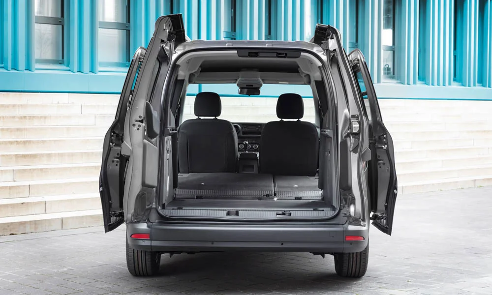 Фото Mercedes-Benz Citan — багажник, фото 3. Грузовой отсек с открытой дверью: погрузочная высота и ширина проёма Mercedes-Benz Citan — багажник, фото 3