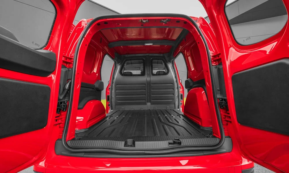 Фото Mercedes-Benz Citan — багажник, фото 5. Грузовой отсек с открытой дверью: погрузочная высота и ширина проёма. Под полом обычно размещены органайзер, докатка или ремкомплект Mercedes-Benz Citan — багажник, фото 5
