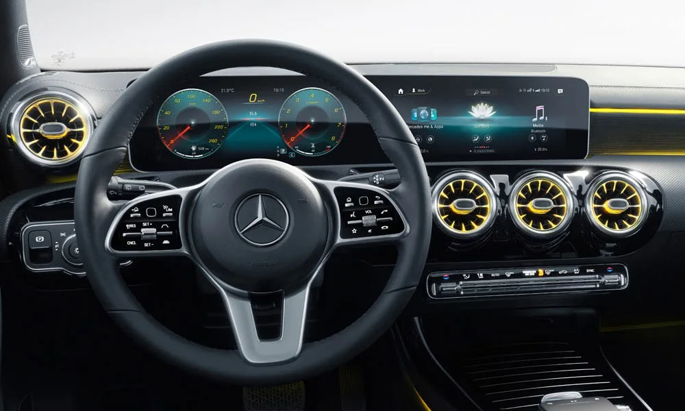 Фото Mercedes-Benz CLA — приборная панель, фото 3. Экран приборов за рулём — вся ходовая информация перед глазами Mercedes-Benz CLA — приборная панель, фото 3