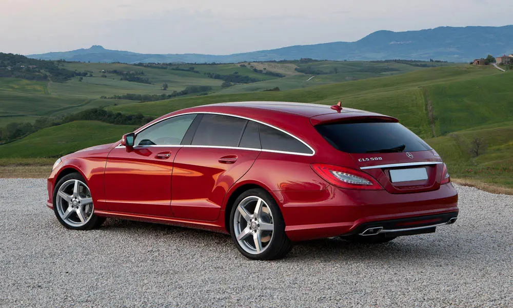 Фото Mercedes-Benz CLS — вид сзади, фото 8. Графика фонарей, бампер и оформление пятой двери Mercedes-Benz CLS — вид сзади, фото 8