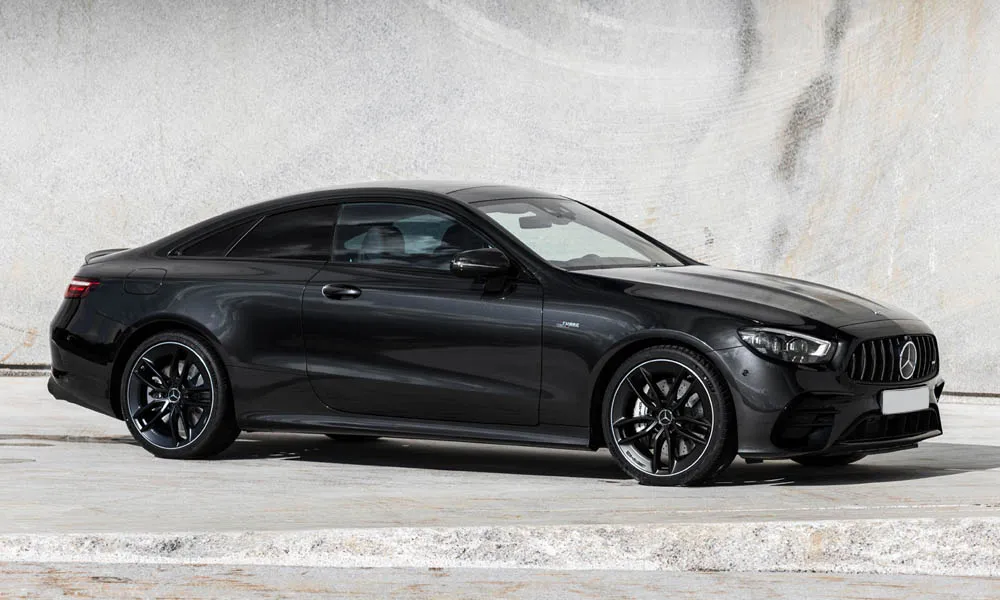 Фото Mercedes-Benz E-Class — вид спереди, фото 28. Оптика, решётка и бампер — первое впечатление о модели. Дневные ходовые огни включаются автоматически с запуском Mercedes-Benz E-Class — вид спереди, фото 28