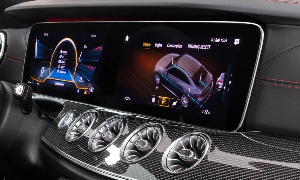 Фото Mercedes-Benz E-Class — экран мультимедиа, фото 7. Сдвоенный экран во всю ширину передней панели. Климат и обогревы часто управляются с этого экрана — привыкание занимает пару дней Mercedes-Benz E-Class — экран мультимедиа, фото 7