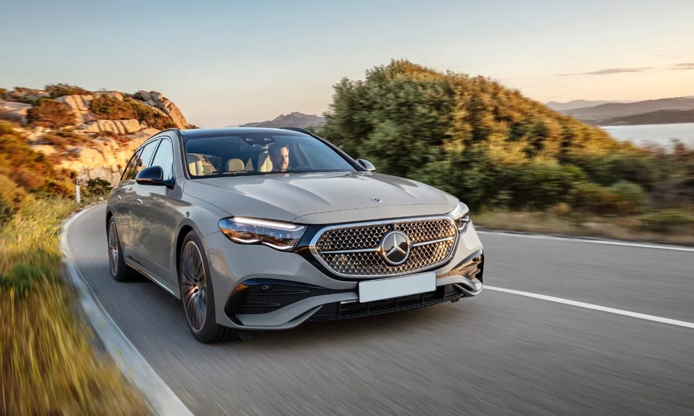 Фото Mercedes-Benz E-Class (2024) — вид спереди, фото 35. Оптика, решётка и бампер — первое впечатление о модели Mercedes-Benz E-Class (2024) — вид спереди, фото 35