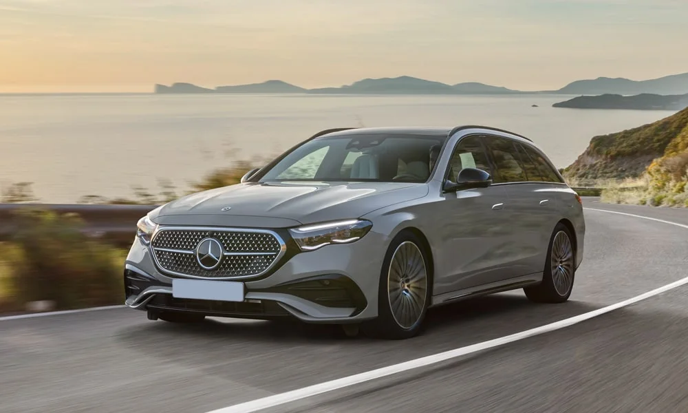 Фото Mercedes-Benz E-Class (2024) — вид спереди, фото 40. Оптика, решётка и бампер — первое впечатление о модели Mercedes-Benz E-Class (2024) — вид спереди, фото 40