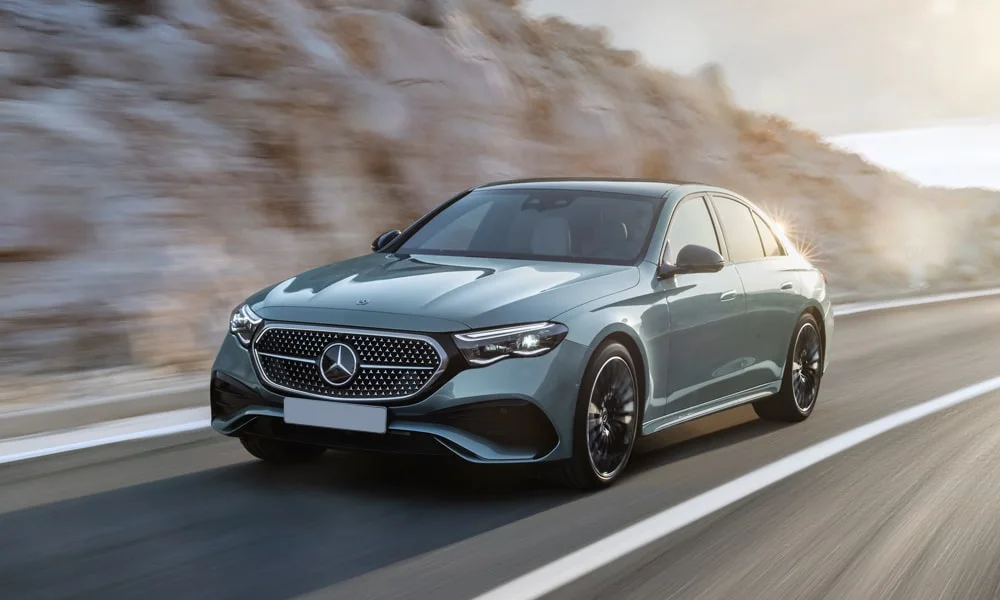 Фото Mercedes-Benz E-Class (2024) — вид спереди, фото 9. Оптика, решётка и бампер — первое впечатление о модели Mercedes-Benz E-Class (2024) — вид спереди, фото 9